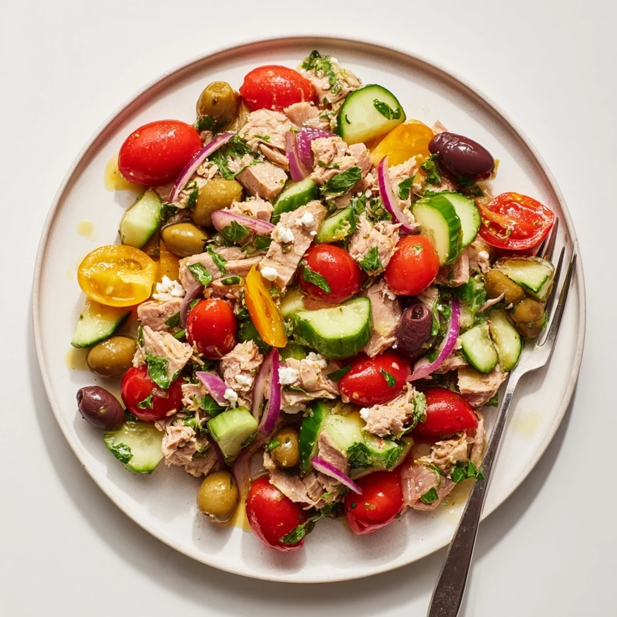 Flaky tuna mixed with crisp cucumbers, tomatoes, and Kalamata olives in light dressing