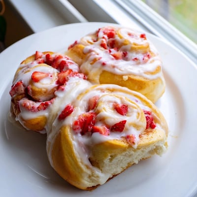 Strawberry Cheesecake Rolls